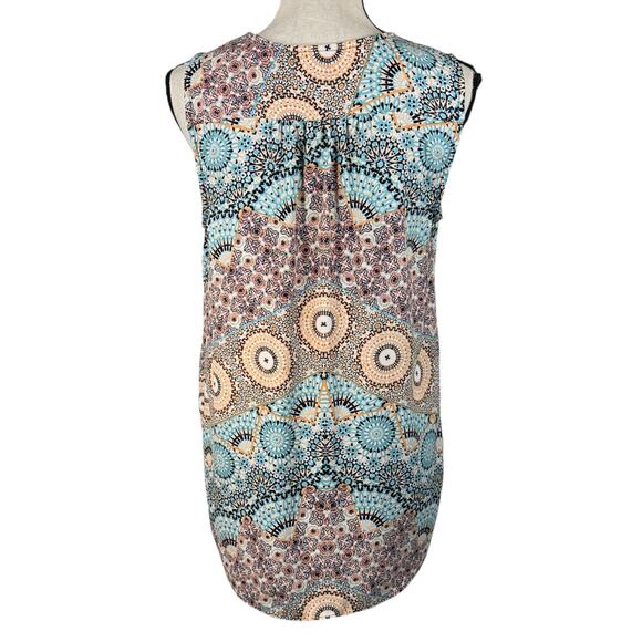 Dana Buchman Medium Top Sleeveless Geometric V-Neck Hi-Low Hem Lightweight Multi - Picture 5 of 9